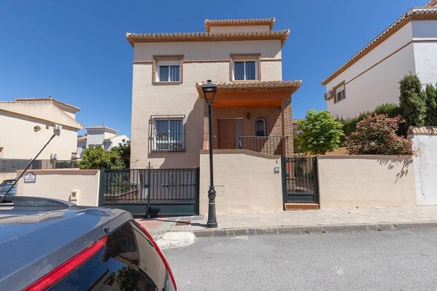 Foto 2 de Casa en venda a calle Azucena de 3 habitacions amb terrassa i piscina