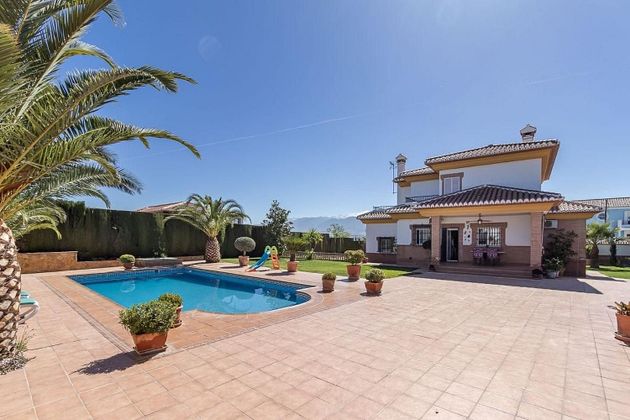 Foto 2 de Xalet en venda a calle Río Ebro de 5 habitacions amb terrassa i piscina