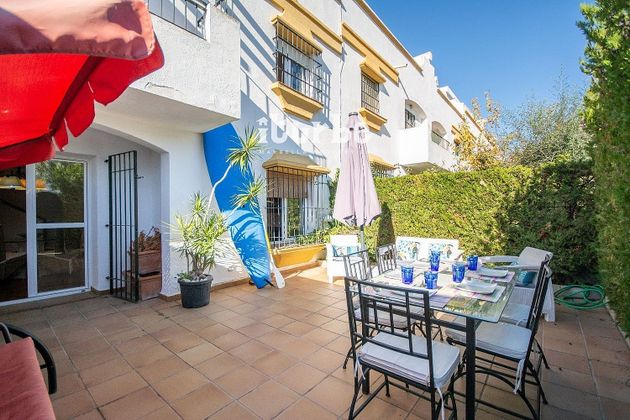Foto 1 de Alquiler de casa en urbanización Marbellamar de 5 habitaciones con terraza y piscina