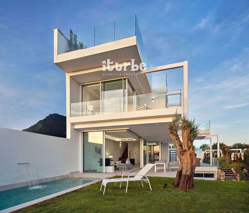Foto 1 de Casa adossada en venda a Las Cancelas - Valdeolletas de 3 habitacions amb terrassa i piscina