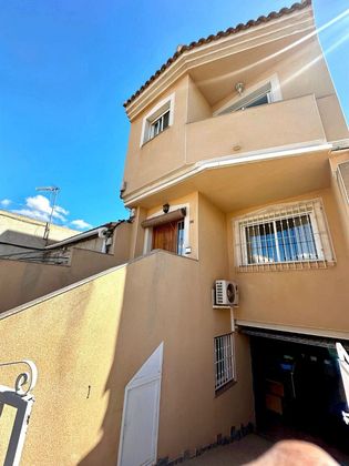 Foto 2 de Casa en venda a calle Los Dolores de 4 habitacions amb terrassa i garatge