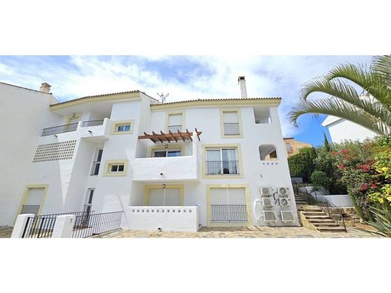 Foto 2 de Casa adossada en venda a Calahonda de 4 habitacions amb terrassa i piscina