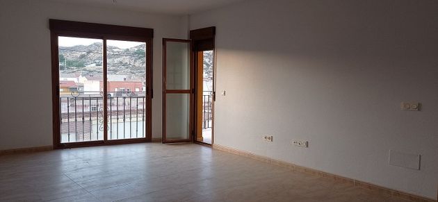 Foto 2 de Pis en venda a Puerto Lumbreras de 4 habitacions amb garatge i balcó