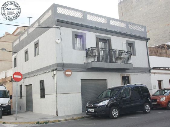 Foto 1 de Venta de casa en Alaquàs de 3 habitaciones con terraza y garaje