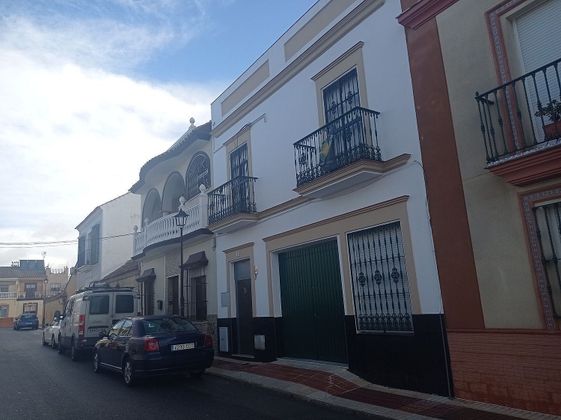 Foto 1 de Venta de casa adosada en Alcalá del Río de 3 habitaciones con terraza y balcón
