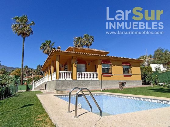 Foto 2 de Xalet en venda a pasaje Roberto Cano Flores de 5 habitacions amb terrassa i piscina