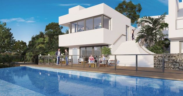 Foto 1 de Venta de casa en Calahonda de 4 habitaciones con terraza y piscina