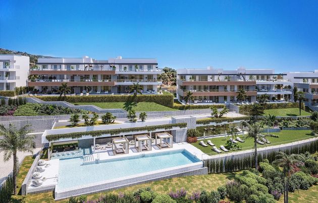 Foto 1 de Ático en venta en Los Monteros - Bahía de Marbella de 2 habitaciones con terraza y piscina