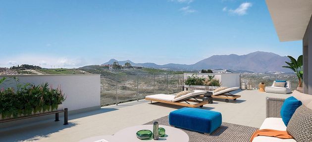Foto 2 de Venta de ático en La Duquesa de 3 habitaciones con terraza y piscina