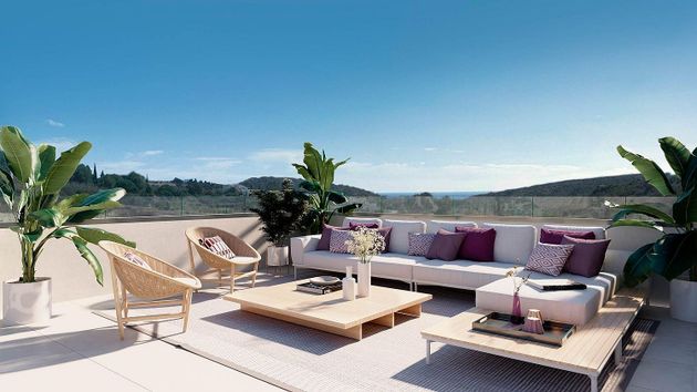Foto 1 de Ático en venta en Casares de 3 habitaciones con terraza y piscina