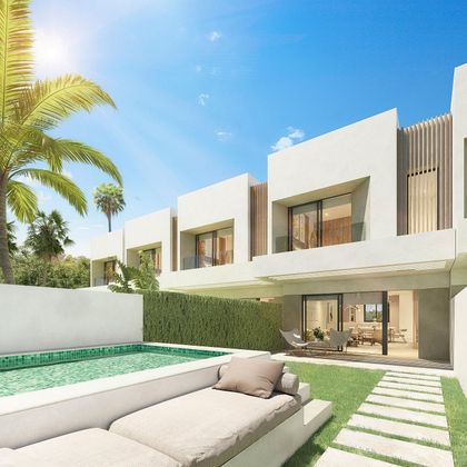 Foto 2 de Casa adossada en venda a Puerto de la Torre - Atabal de 3 habitacions amb terrassa i piscina