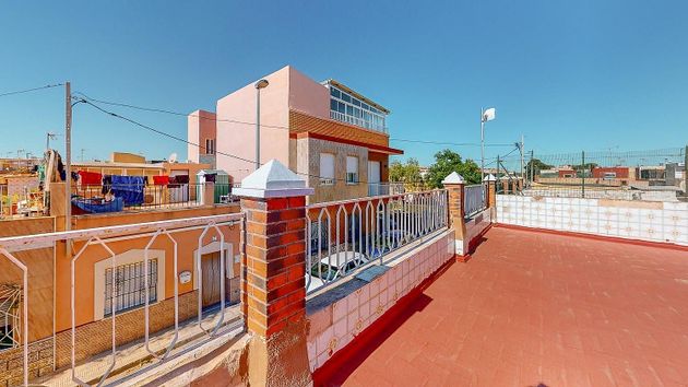 Foto 1 de Casa adossada en venda a Los Dolores de 3 habitacions amb terrassa i garatge