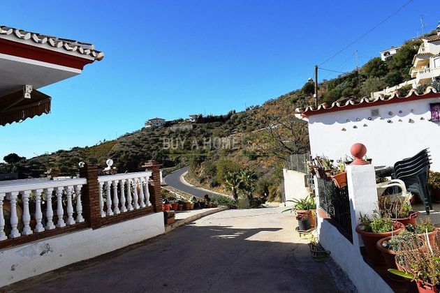 Foto 2 de Casa en venda a Moclinejo de 4 habitacions amb terrassa