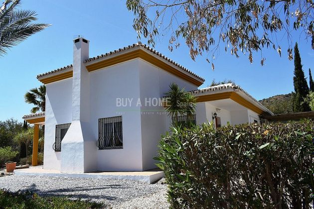 Foto 2 de Casa en venda a Viñuela de 3 habitacions amb terrassa i piscina