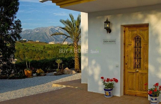 Foto 2 de Casa en lloguer a Viñuela de 3 habitacions amb terrassa i piscina