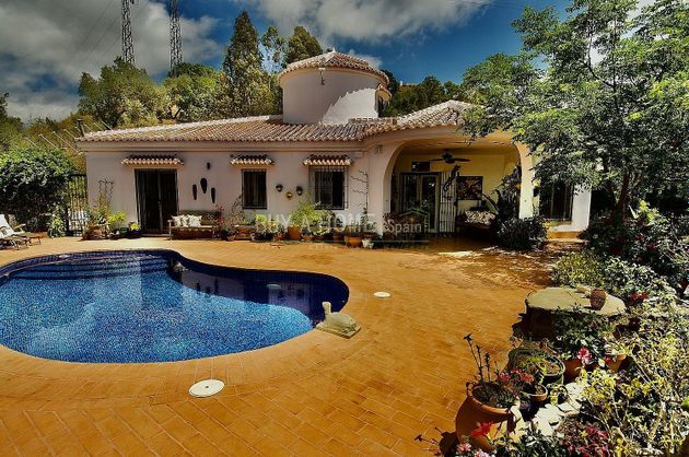 Foto 1 de Casa en venda a Sayalonga de 5 habitacions amb piscina i garatge