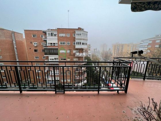 Foto 1 de Pis en venda a Santa Marina - La Paz de 7 habitacions amb balcó i aire acondicionat