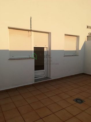 Foto 2 de Venta de casa en Valverde de Leganés de 4 habitaciones con terraza y balcón
