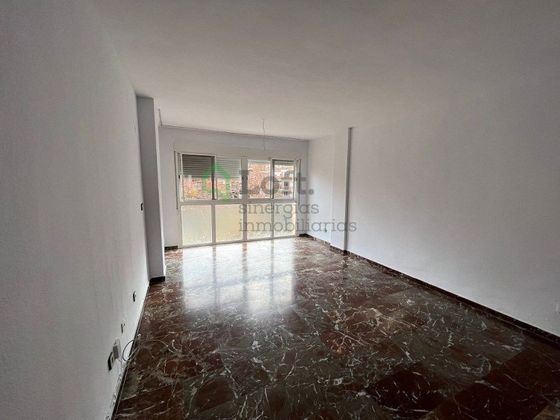 Foto 1 de Pis en venda a Santa Marina - La Paz de 4 habitacions amb terrassa i garatge