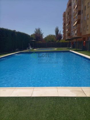 Foto 1 de Piso en venta en Huerta Rosales - Valdepasillas de 4 habitaciones con terraza y piscina