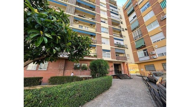 Foto 1 de Piso en venta en Santa Marina - La Paz de 4 habitaciones con terraza y balcón