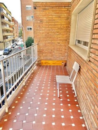 Foto 1 de Piso en venta en Santa Marina - La Paz de 5 habitaciones con terraza