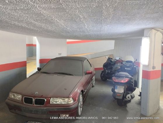 Foto 1 de Garatge en venda a calle Del Embajador Vich de 29 m²
