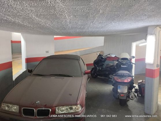 Foto 2 de Venta de garaje en calle Del Embajador Vich de 29 m²