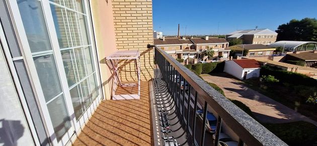 Foto 1 de Alquiler de piso en Alfara del Patriarca de 3 habitaciones con muebles y balcón