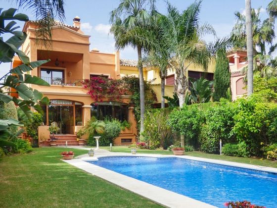 Foto 1 de Casa en venta en urbanización La Alzambra de 5 habitaciones con terraza y piscina