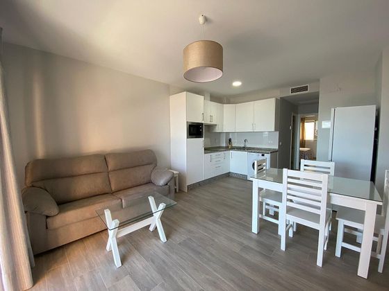 Foto 1 de Alquiler de piso en Zona Puerto Deportivo de 1 habitación con muebles y aire acondicionado