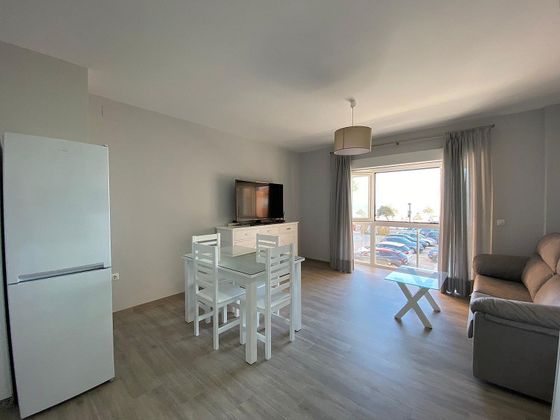 Foto 2 de Alquiler de piso en Zona Puerto Deportivo de 1 habitación con muebles y aire acondicionado