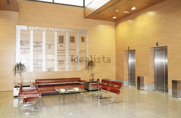 Foto 2 de Oficina en alquiler en avenida De Las Ciencias con aire acondicionado