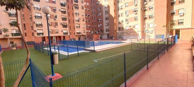 Foto 1 de Pis en venda a calle Doctor Madrazo Osuna de 3 habitacions amb piscina i garatge