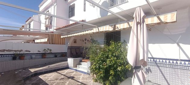 Foto 2 de Casa en venda a calle Fernando Zóbel de 5 habitacions amb piscina i jardí