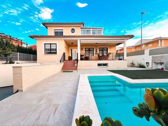 Foto 1 de Chalet en venta en La Alcayna de 5 habitaciones con terraza y piscina