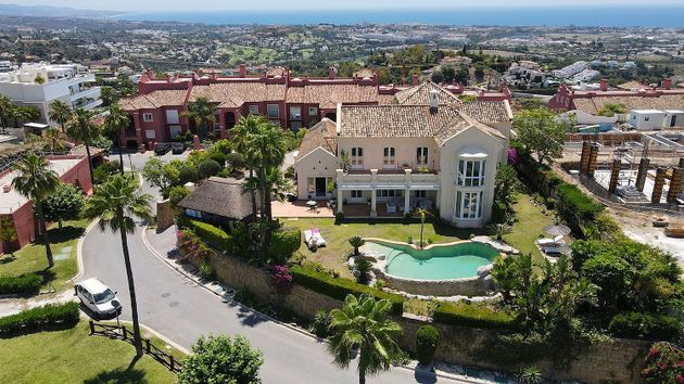 Foto 2 de Xalet en venda a urbanización Cerro Artola de 5 habitacions amb terrassa i piscina