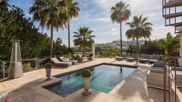 Foto 1 de Xalet en venda a calle Auriga de 5 habitacions amb terrassa i piscina