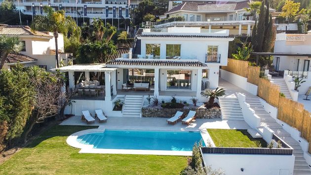 Foto 1 de Chalet en venta en avenida Generalife de 5 habitaciones con terraza y piscina