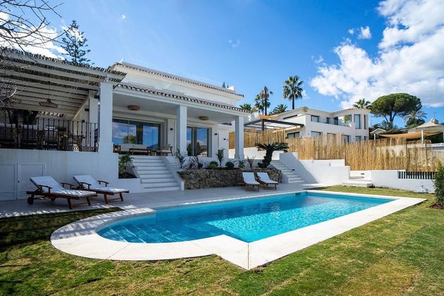 Foto 2 de Chalet en venta en avenida Generalife de 5 habitaciones con terraza y piscina