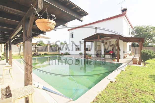Foto 1 de Xalet en venda a Valencina de la Concepción de 4 habitacions amb terrassa i piscina