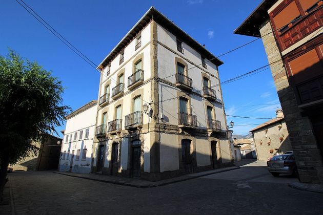 Foto 1 de Casa en venda a plaza Mayor de 6 habitacions amb calefacció