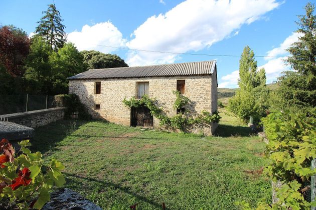 Foto 1 de Xalet en venda a Valle de Hecho de 3 habitacions amb jardí