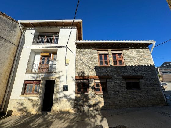 Foto 1 de Casa adossada en venda a calle Las Escuelas de 6 habitacions amb terrassa i jardí