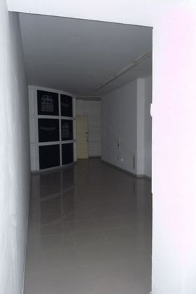 Foto 2 de Local en alquiler en Paseo Sagasta de 174 m²