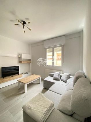 Foto 2 de Pis en lloguer a Centro - Segovia de 3 habitacions amb terrassa i mobles