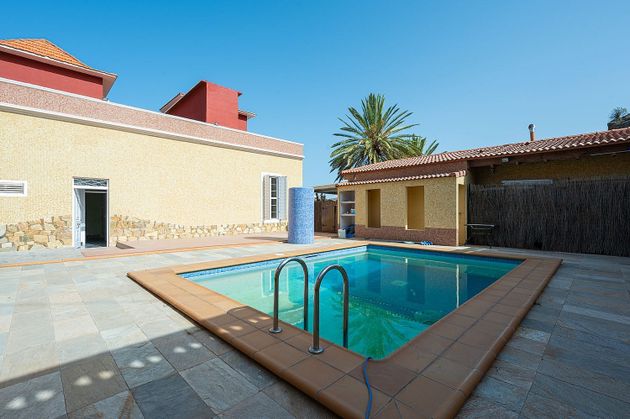 Foto 1 de Chalet en venta en calle Cañada de Los Perros de 4 habitaciones con terraza y piscina
