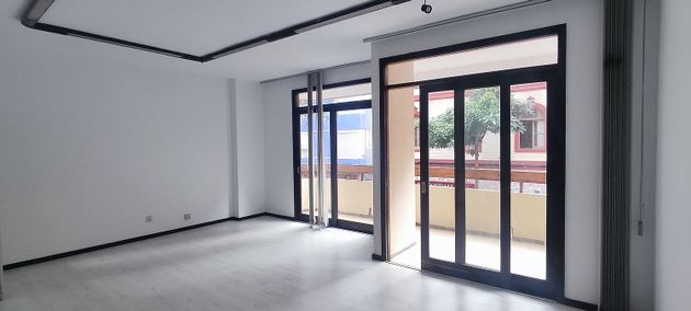 Foto 1 de Alquiler de oficina en calle León y Castillo de 104 m²