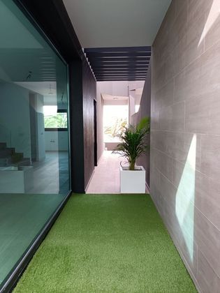 Foto 2 de Casa adossada en venda a urbanización El Laurel de 3 habitacions amb terrassa i garatge