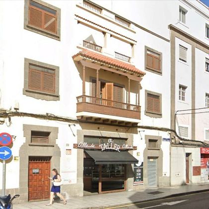 Foto 1 de Edificio en venta en calle Menéndez y Pelayo de 525 m²